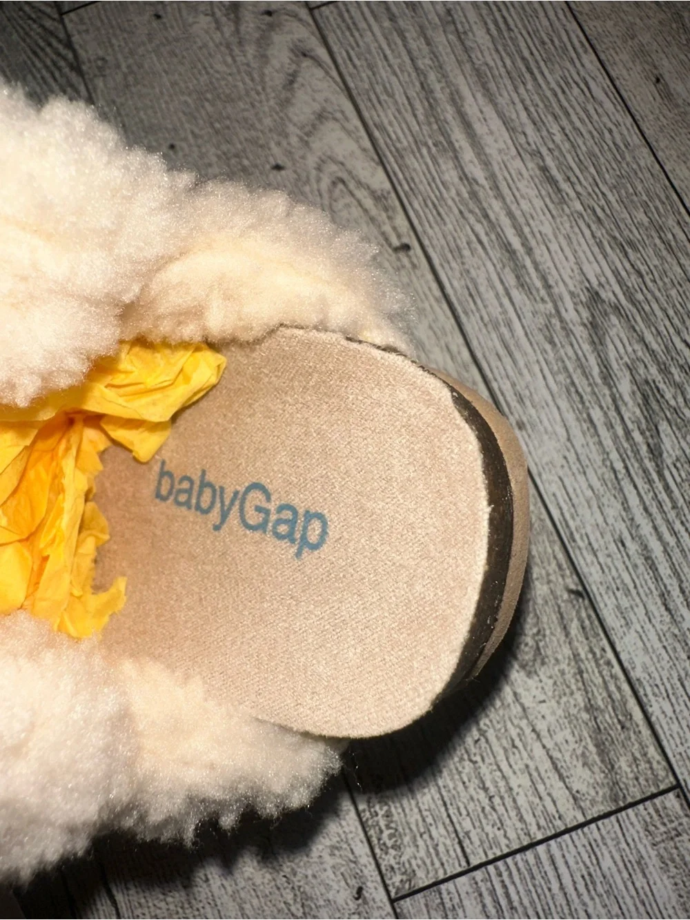New! BabyGap Cozy Cream Sherpa Kids Slip-On Shoes size 3-6 months